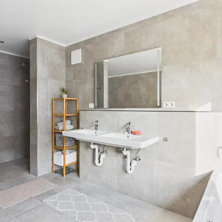 Ein Haus Mit Format In *